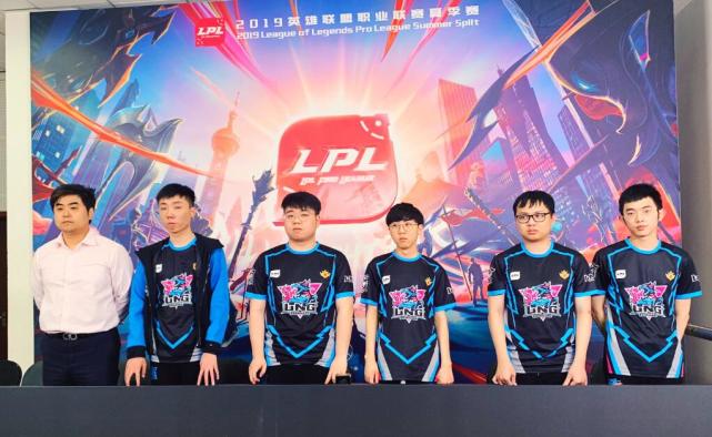 都似乎在宣 都似乎在宣